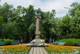 Șeful statului a depus flori la monumentul lui Alexandr Pușkin