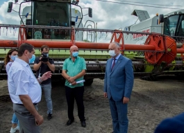 Șeful statului s-a familiarizat cu activitatea a doi agenți economici din raionul Florești