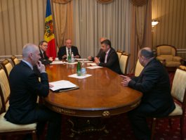 Președintele Nicolae Timofti a semnat decretele de reconfirmare în funcție, până la atingerea plafonului de vârstă, a cinci magistrați