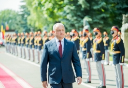 Глава государства вручил награды контингенту Национальной Армии, участвовавшему в военном параде в Москве 