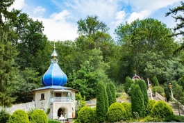 Игорь Додон посетил монастырь близ села Цигэнешть Страшенского района