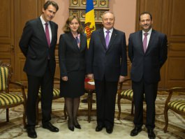Doi oficiali europeni au fost decorați de președintele Nicolae Timofti cu „Ordinul de Onoare”