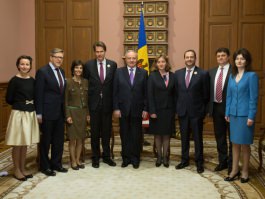 Doi oficiali europeni au fost decorați de președintele Nicolae Timofti cu „Ordinul de Onoare”