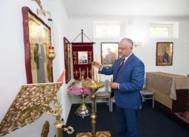 Президент страны посетил районную больницу Криулянского района и навестил многодетную семью