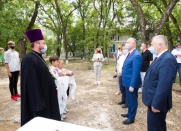 Президент страны посетил районную больницу Криулянского района и навестил многодетную семью
