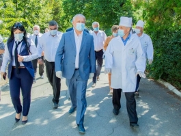 Глава государства посетил районную больницу Теленешт