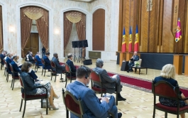 Президент провел встречу с главами дипломатических миссий