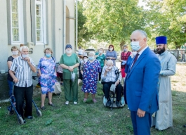 Глава государства посетил церковь «Покров Богородицы» в селе Мичурин Дрокиевского района