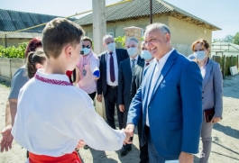 Президент навестил многодетную семью Ломаченко в селе Мэринешть 
