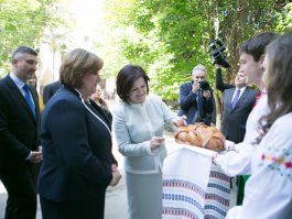 Prima Doamnă a Poloniei, Anna Komorowska, efectuează o vizită de trei zile în Republica Moldova