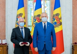 Igor Dodon a înmânat distincții de stat unor cetățeni ai țării