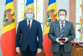 Igor Dodon a înmânat înalte distincții de stat unor cetățeni ai Republicii Moldova
