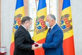 Președintele Republicii Moldova a înmânat distincții de stat unui grup de lucrători medicali