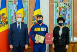 Șeful statului a conferit Diploma de Onoare a Președintelui Republicii mai multor Federații sportive și sportivi