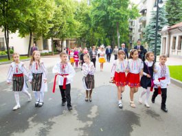 Президент Николае Тимофти принял группу учащихся и преподавателей лицеев с преподаванием на румынском языке приднестровского региона