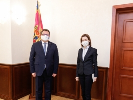 Președinta Maia Sandu a discutat subiecte de actualitate cu Ambasadorul UE în Republica Moldova