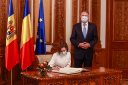 Preşedinţii Maia Sandu şi Klaus Iohannis au discutat despre relansarea mai multor proiecte de interes pentru cetățenii din Republica Moldova şi România