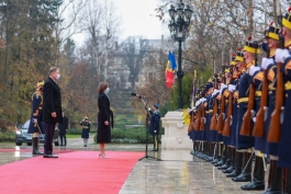 Preşedinţii Maia Sandu şi Klaus Iohannis au discutat despre relansarea mai multor proiecte de interes pentru cetățenii din Republica Moldova şi România