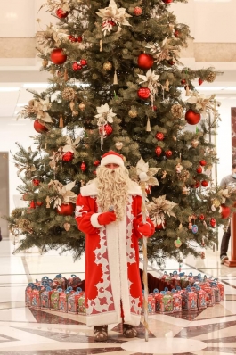 Președinția a inaugurat Pomul de Crăciun și deschide ușile pentru toți cei care doresc să-l vadă