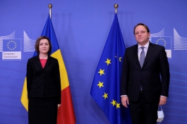 Президент Майя Санду обсудила с Европейским комиссаром Оливером Вархели приоритеты Республики Молдова на 2022 год