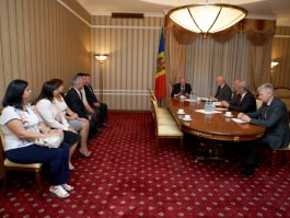 Moldovan president appoints six judges