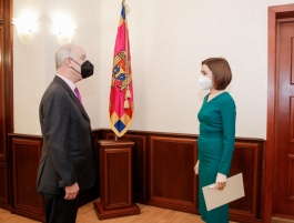 President Maia Sandu discusses bilateral cooperation with the US Ambassador Kent Logsdon