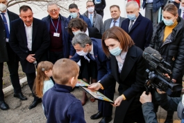 Șefa statului împreună cu Președintele Elveției, Ignazio Cassis, au vizitat Centrul de plasament temporar pentru refugiații din Ucraina de la Criuleni