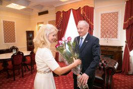 Președintele Republicii Moldova, Nicolae Timofti, a înmânat două distincții de stat