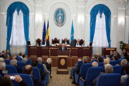 Președintele Nicolae Timofti a participat astăzi la Adunarea Generală a Academiei de Științe a Moldovei, dedicate Sărbătorii Naționale „Limba Noastră cea Română”