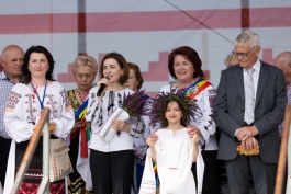 Президент Майя Санду на фестивале «iProsop»: „Спасибо за последовательность, с которой вы сохраняете ценности и возрождаете традиции”
