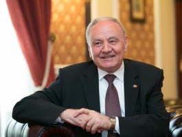 Moldovan president awards order of honour to U.S. ambassador
