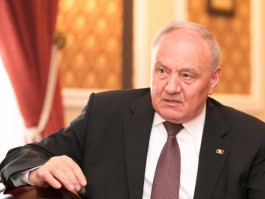Președintele Republicii Moldova, Nicolae Timofti, i-a înmânat „Ordinul de Onoare” ambasadorului SUA, William Henry Moser