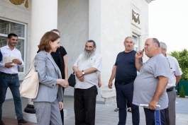 Președinta Maia Sandu s-a întâlnit cu locuitorii satului Sireți din raionul Strășeni