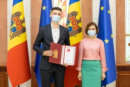 Președinta Maia Sandu le-a înmânat diplome de onoare elevilor olimpici