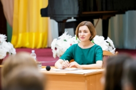 Președinta Maia Sandu a vorbit, la Ștefan Vodă, despre rolul tinerilor în consolidarea democrației și provocările curente și viitoare