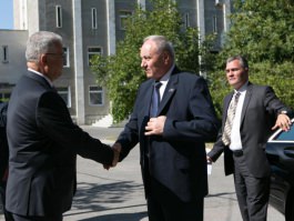 Președintele Nicolae Timofti a participat la o reuniune festivă la Serviciul de Informații și Securitate, care aniversează 23 de ani de existență