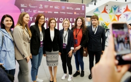 Șefa statului a salutat fetele și femeile care muncesc în sectorul IT din Moldova