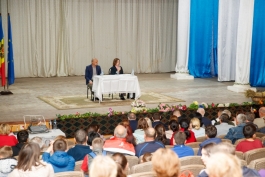 Президент Майя Санду во время визита в район Яловень: «Мы хотим, чтобы в Молдове было как можно больше успешных предприятий, а экономическое развитие - наш единственный способ избавиться от бедности»