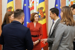 Președinta Maia Sandu a discutat cu mai mulți studenți moldoveni, care își fac studiile în România