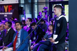 Președinta Maia Sandu a discutat cu tinerii participanți la Moldova Youth Forum 2022