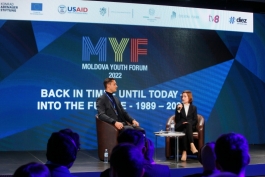 Președinta Maia Sandu a discutat cu tinerii participanți la Moldova Youth Forum 2022