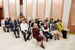 Președinta Maia Sandu a conferit distincții de stat mai multor profesori