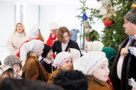Президентура открыла Рождественскую елку и приглашает всех желающих посмотреть на нее