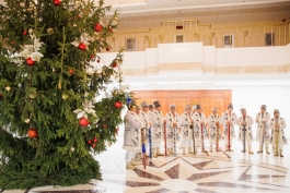 În preajma Crăciunului, mai multe cete de colindători și urători au vizitat Președinția