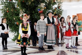 În preajma Crăciunului, mai multe cete de colindători și urători au vizitat Președinția