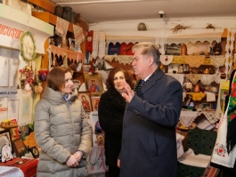 Глава государства посетила несколько населенных пунктов района Дондушень 