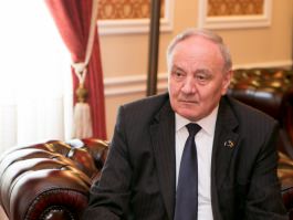 Președintele Republicii Moldova, Nicolae Timofti, i-a înmânat „Ordinul de Onoare” ambasadorului Japoniei, Toichi Sakata