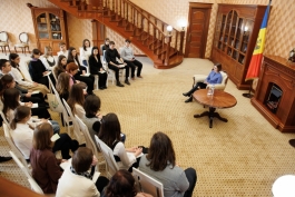 Президент Майя Санду встретилась с членами читательского клуба  лицея „Spiru Haret” в Кишиневе