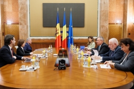 Глава государства в диалоге с премьер-министром Румынии Николае Чукэ: «Мы получили заверения, что Румыния продолжит нам помогать»