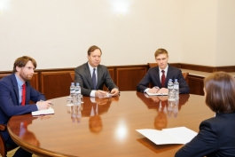 Глава государства провела беседу с послом Королевства Нидерландов Рулофом ван Эесом